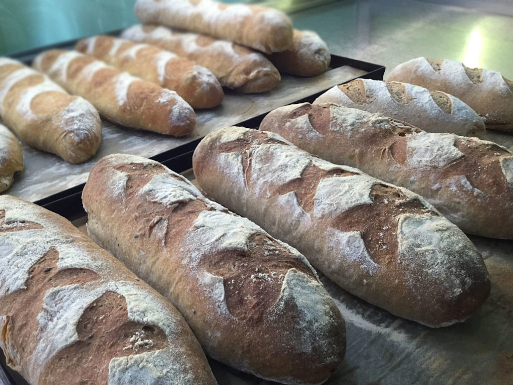 Pizzeria-Bezzicheria-Roma-produzione-di-pane-casareccio