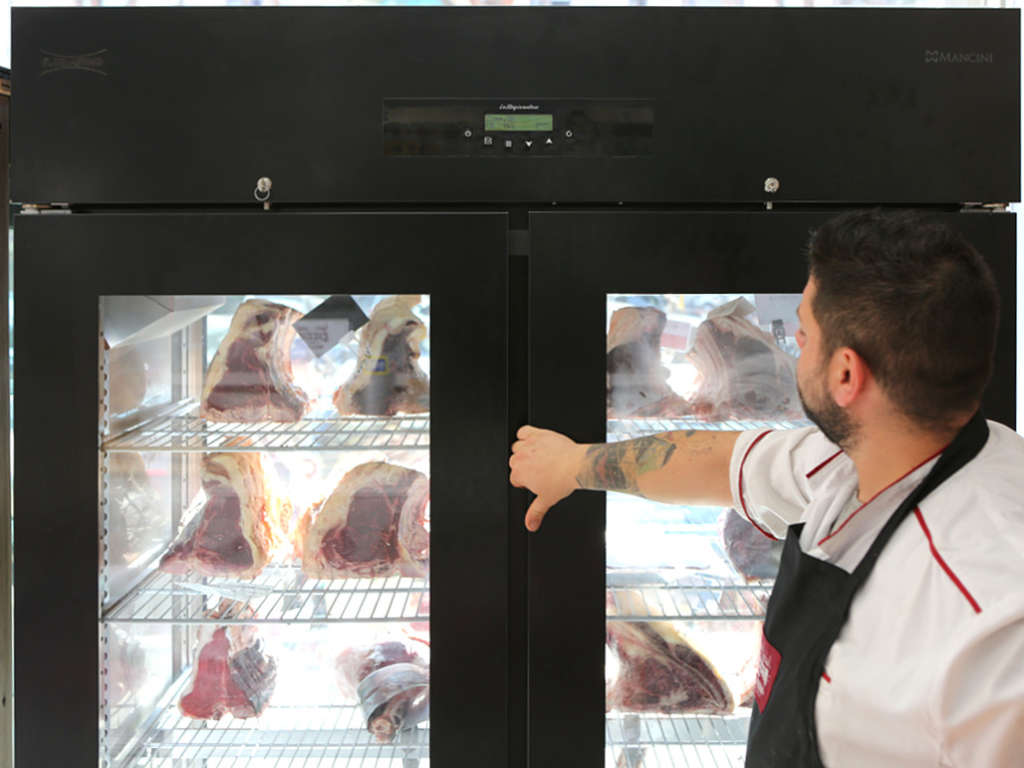 Macelleria Ciccia a Roma con il frollatore refrigerato per una morbidezza della carne assicurata