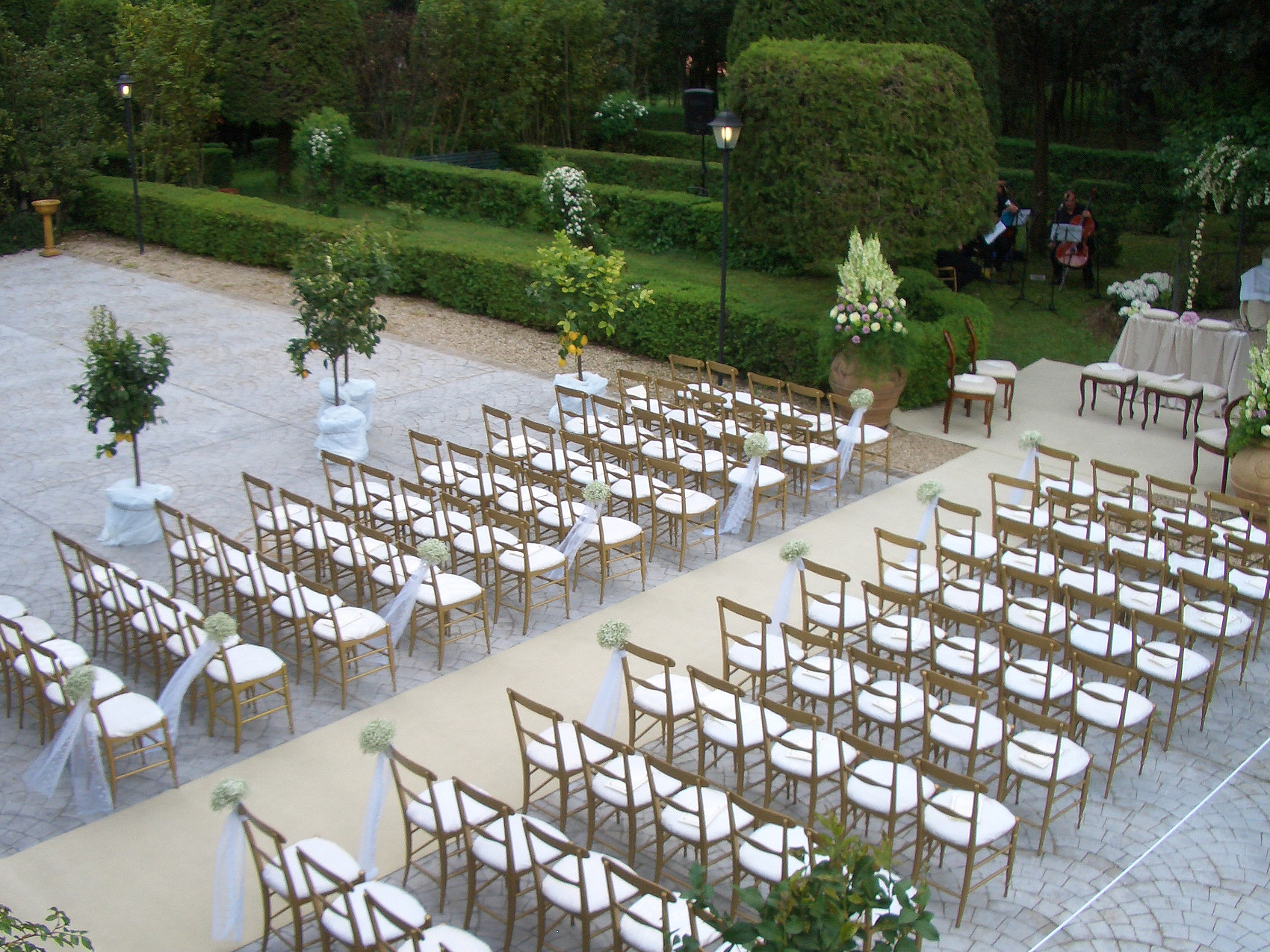 L'Arte-dei-Fiori-di-Antonio-Nocchi-Fiorista-a-Roma-allestimento-scenografico-matrimoniale